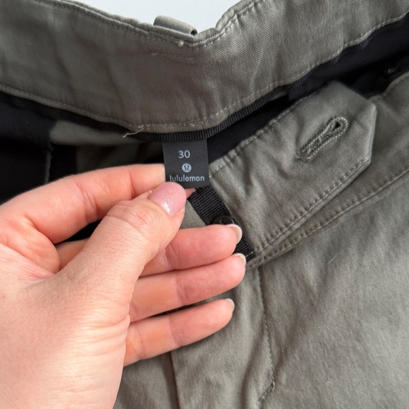 Lululemon Mens Commission Shorts Sz 30 Army Olive Green Chino 9” Classic Pockets - Picture 6 of 11